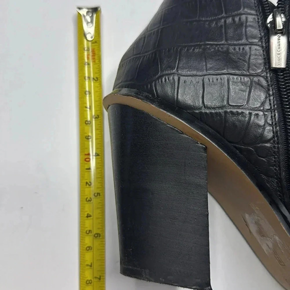 Vince Camuto’s embossed, leather ankle boots black size 10 medium - Picture 6 of 8